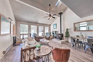 Living Area | Free WiFi | DVD Player | Pellet Fireplace | 1st Floor