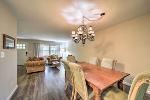 Dining Room | Single-Story Cottage