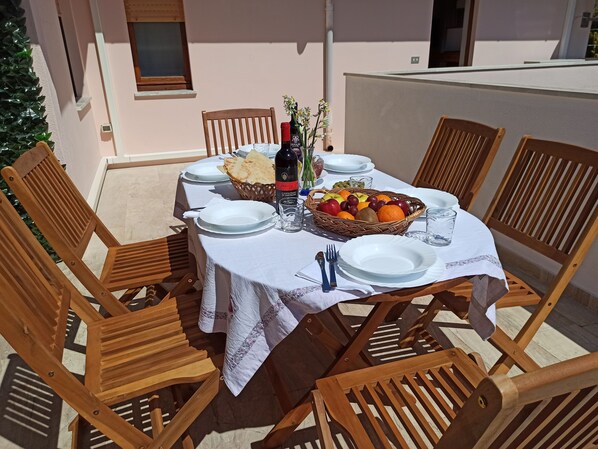 Outdoor dining
