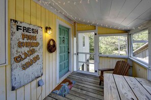 Front Screened Porch (2)