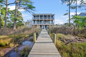 Exterior - Back/Dock