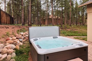Hot Tub- backyard