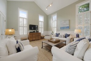 PERFECT COASTAL ESCAPE WITH OPEN COMBINED LIVING