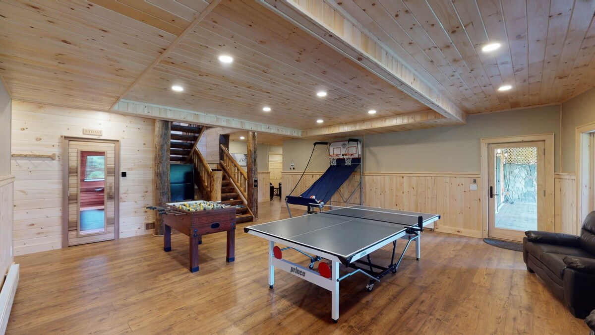 Grand Peaks Lodge, Ultimate Log Luxury, Stunning Views, Hot Tub & Sauna, EV/RV Charger, 3D Tour