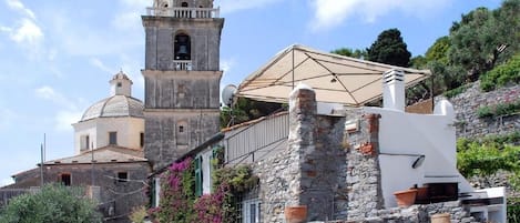 La BouganVilla situé à côté de l’église San Lorenzo