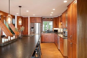 Full kitchen