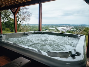 Large 7 person hot tub, with a view!!