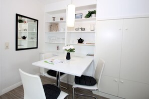 Esstisch im Wohnzimmer