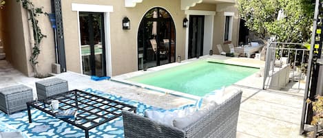 pool with swim jets