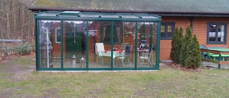 Wintergarten, eingezäuntes Grundstück