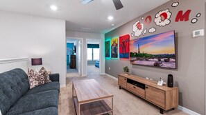 Loft
65" Smart TV