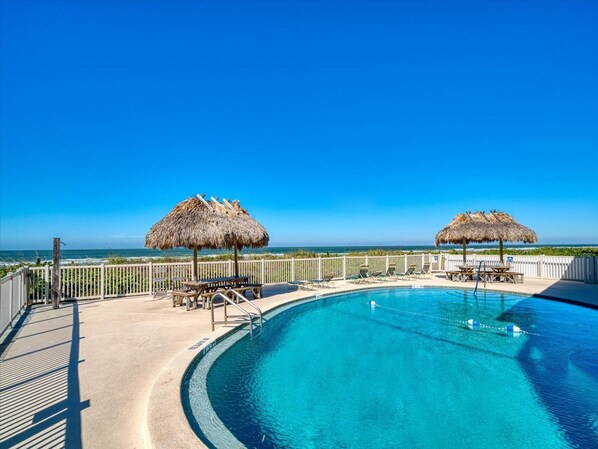 Gorgeous beachfront pool