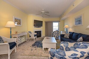 Astoria 201-203, Living Area Unit 201