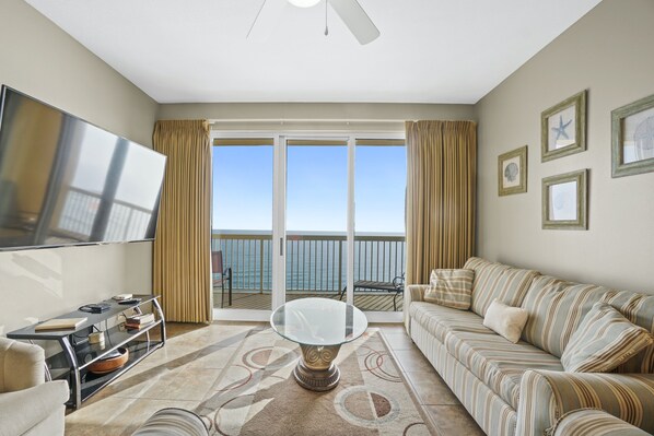 Living Area with Direct Beach and Gulf Views