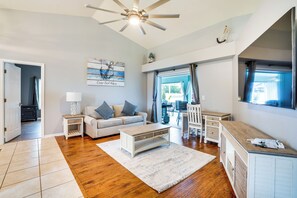 Living Room | Free WiFi | Central A/C