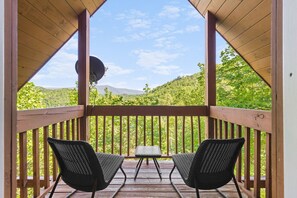 The views from this cabin are simply incredible.  This will make it the most amazing part of your trip. Waking up and drinking coffee while looking at these views is very special.