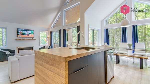 "Chalet magnifique! J'y retournerais avec grand plaisir!" Florence (St-Constant)