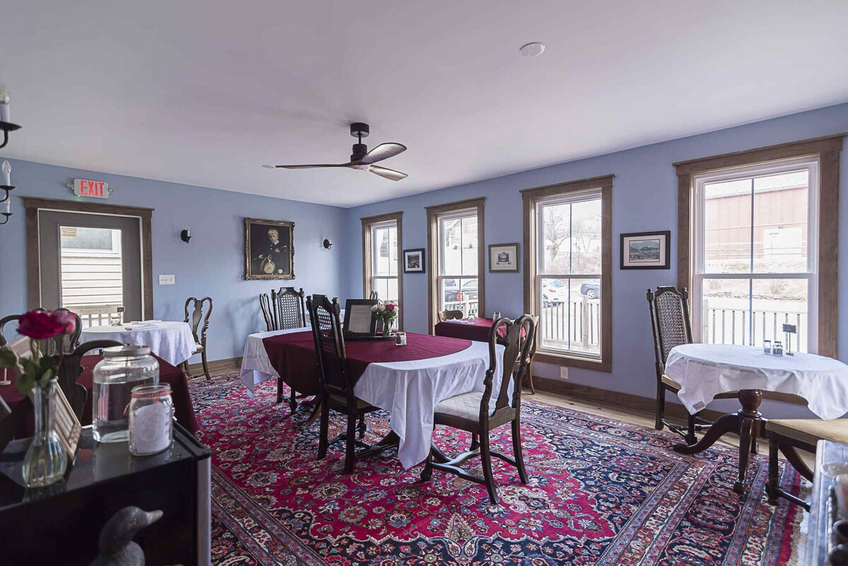 Light Horse Inn: Suite 2