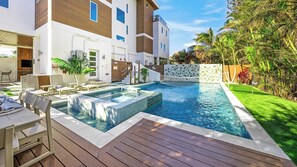 Resort Style Pool & Spa - Putt Putt Golf - Outdoor Dining