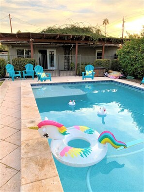 From the pool looking back at the house, easy to keep an eye on the kids