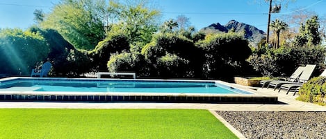 pool with view on Camelback mountain!