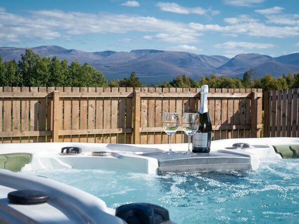 Hot tub at Snowmass lodge