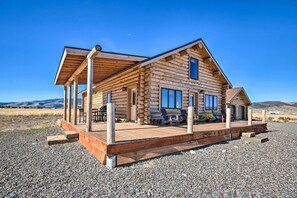 Exterior | Deck | Outdoor Dining | Mountain Views