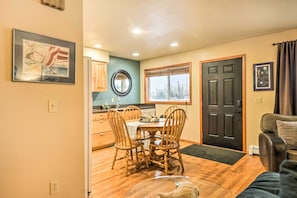 Living Room | Free WiFi | Baseboard Heating | Smart TV