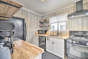 Kitchen | 1,200 Sq Ft | Pet Friendly w/ Fee