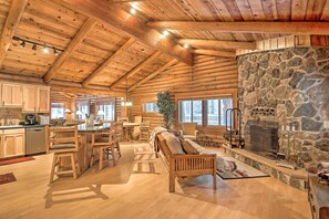 Living Room | Fireplace