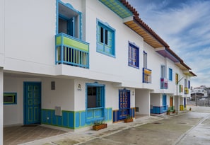 Calle principal conjunto La Molienda