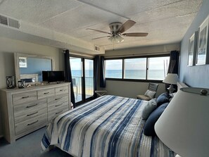 OCEANFRONT-BEDROOM