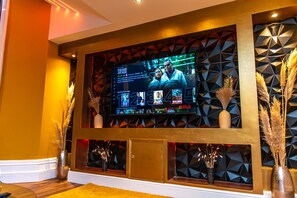 Living Room / Lounge