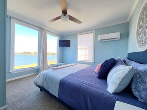 Wake up to the most amazing sunrise in your King Bed