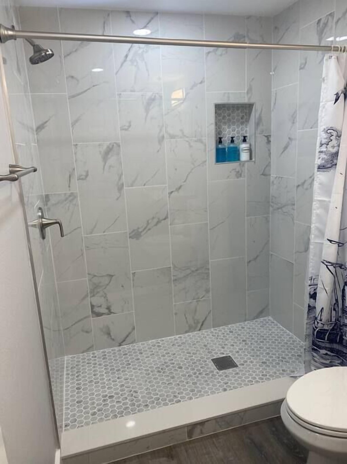 *Farmhouse 2/2 Renovated Condo 6 mins from IMG*