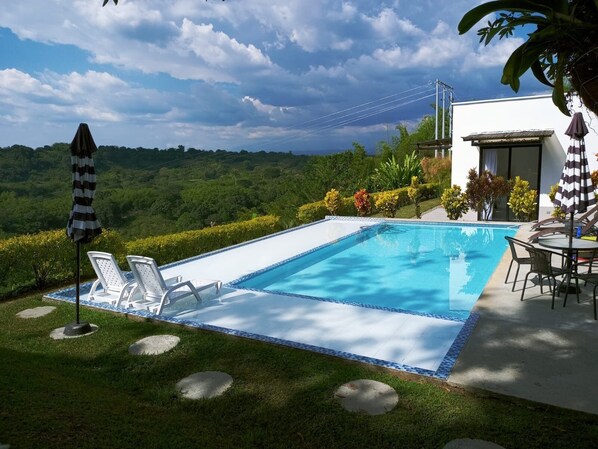 Private pool with spectacular views!