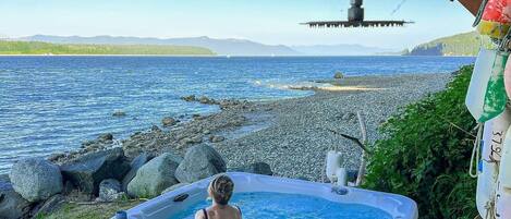 Outdoor spa tub