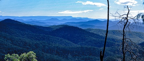 Breathtaking Macleay Valley Views from the ridge, bring your hiking shoes !