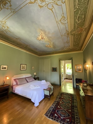 The Angels-suite. A spectacular frescos will cuddle you and your dreams.