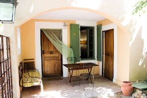 Entrance / Eingang / Entrée