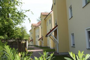 Außenanlage Vorderseite