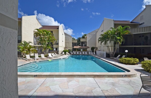 Bay Oaks Pool Area
