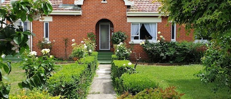 Footpath from street parking to the door