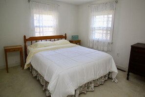 Queen Bed 2nd Floor