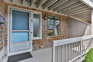 Front covered deck