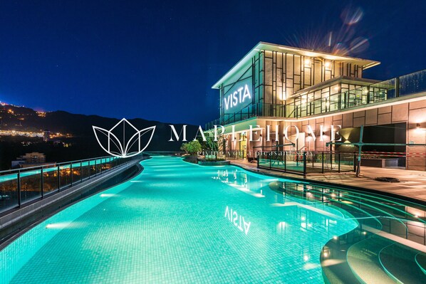 Infinity pool