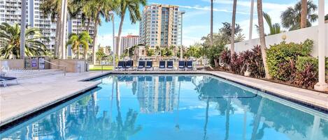 1 Bedroom Suite at GalleryOne "Sea Breeze" - a SkyRun Fort Lauderdale Property - Pool area facing the intracoastal