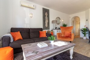 Bright and comfortable Lounge with access to the terrace