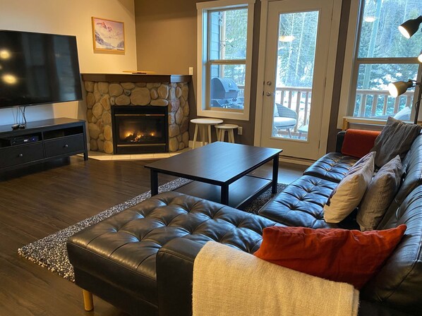 Living Room l Gorgeous Hardwood Floors
