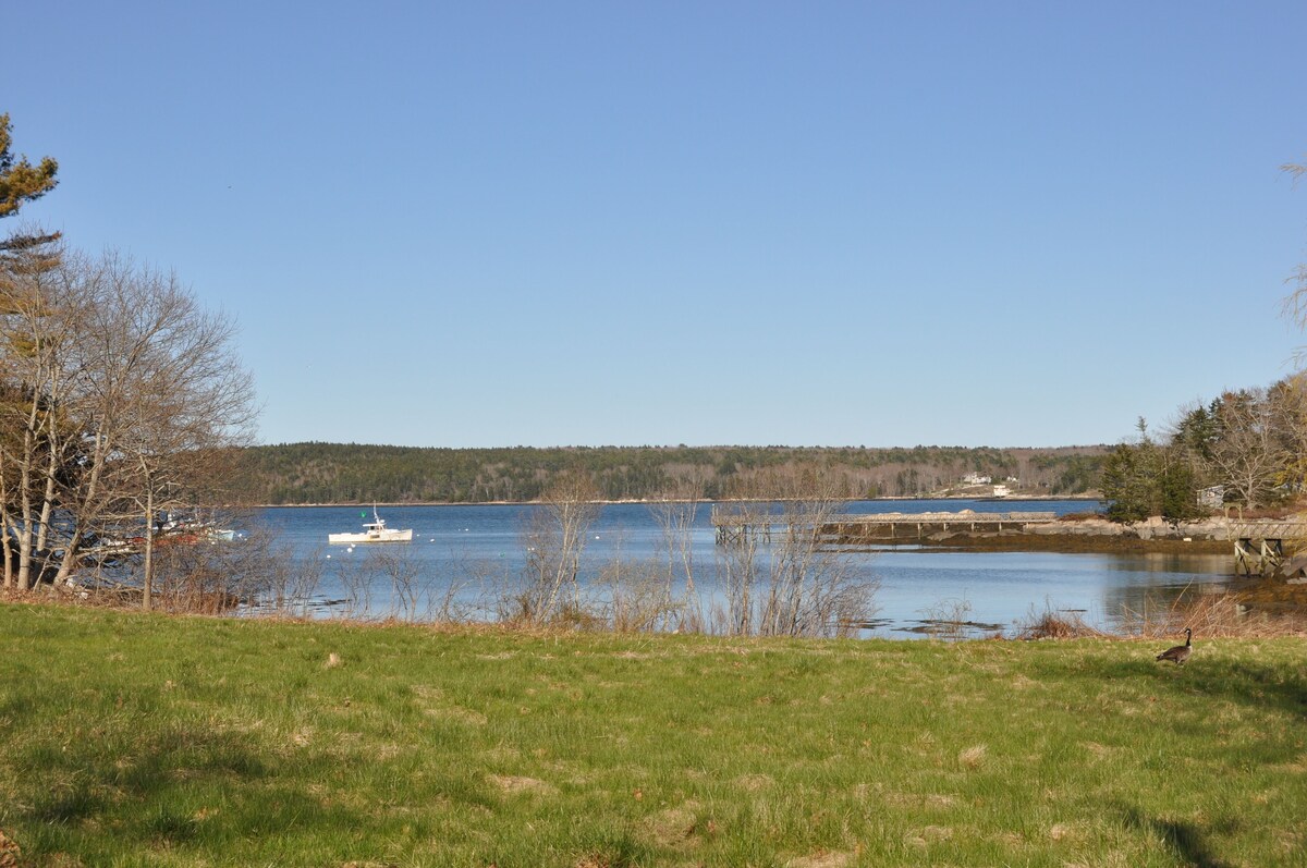 Sea Forever! Waterfront, Seasonal dock, Pet friendly, 20 min to Bowdoin College